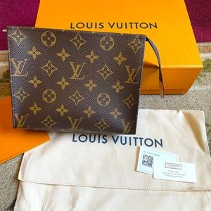 Louis Vuitton Toiletry 19